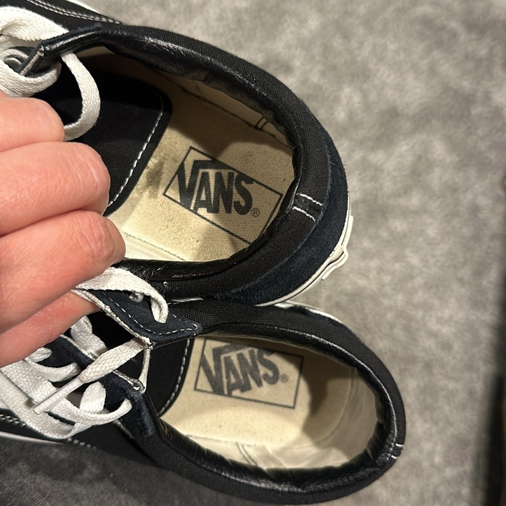 Vans - Picture 6 of 6